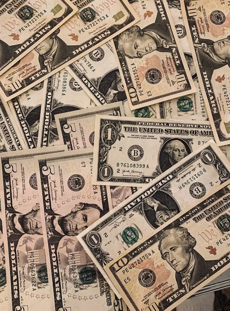 Amankah Tukar Rupiah ke USDT Sekarang Simak Untung dan Risikonya - dolar.webp