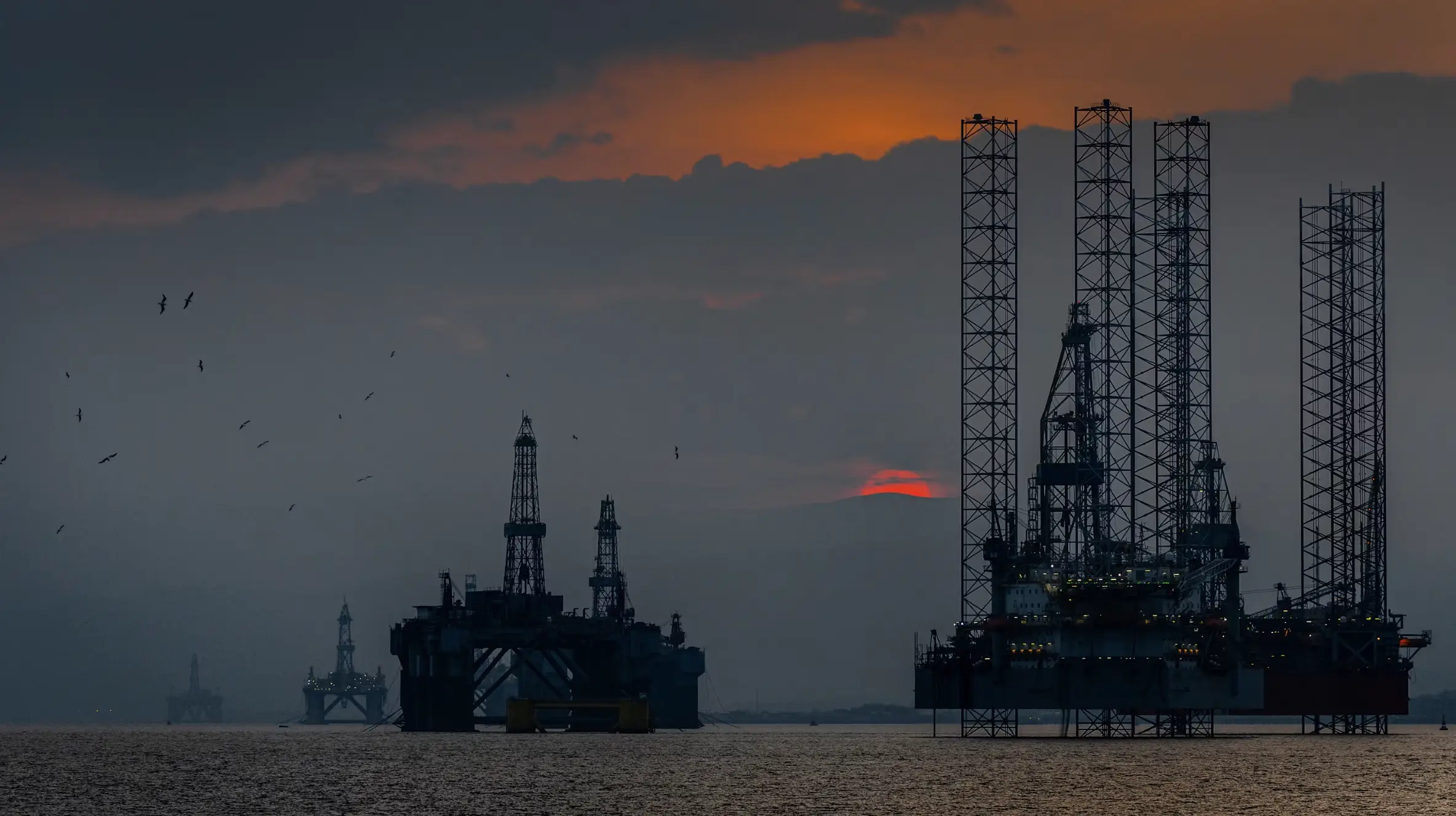 Setelah Minyak Turun dan Selat Hormuz Dibuka Apakah Sektor AI Kembali Jadi Primadona - kilang.webp