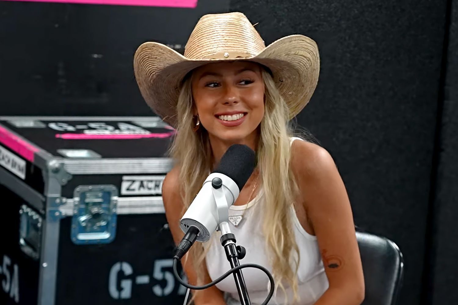 Siapa Hawk Tuah Girl