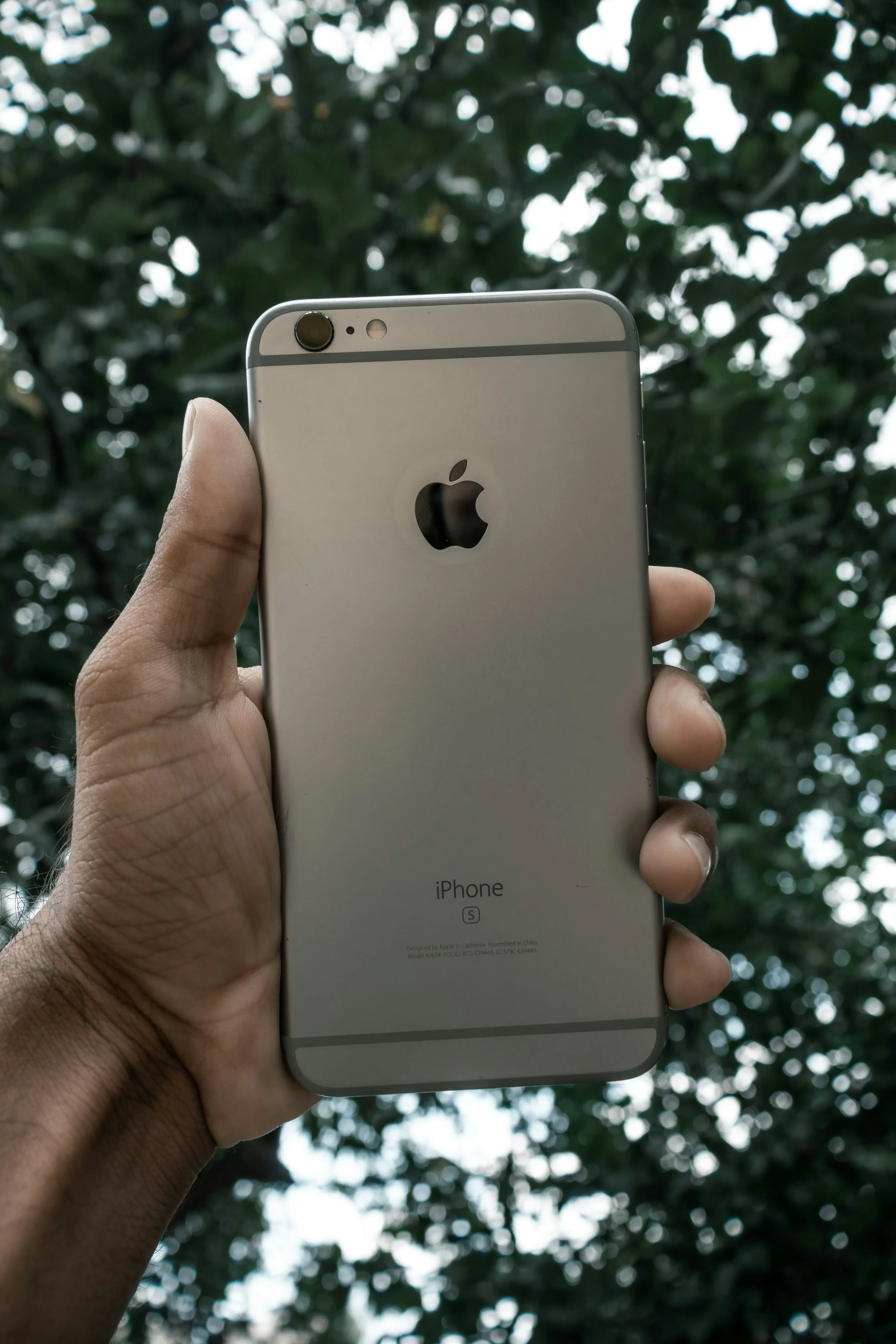 ZachXBT Sebut Semua Hardware Wallet Sampah, Sarankan iPhone Khusus sebagai Pengganti - iphone.webp